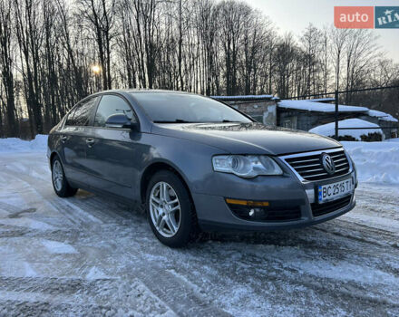 Серый Фольксваген Пассат, объемом двигателя 1.6 л и пробегом 270 тыс. км за 4300 $, фото 1 на Automoto.ua