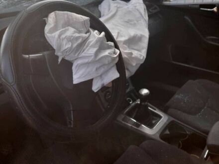 Серый Фольксваген Пассат, объемом двигателя 2 л и пробегом 270 тыс. км за 1200 $, фото 1 на Automoto.ua