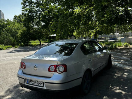 Фольксваген Пассат 2005 у Вознесенске на Automoto.ua Сірий Фольксваген Пассат, об'ємом двигуна 1.6 л та пробігом 215 тис. км за 6300 $, фото 1 на Automoto.ua