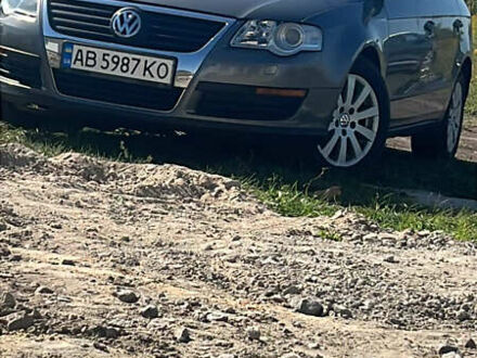 Фольксваген Пассат 2005 в Виннице на Automoto.ua Серый Фольксваген Пассат, объемом двигателя 1.6 л и пробегом 235 тыс. км за 5600 $, фото 1 на Automoto.ua