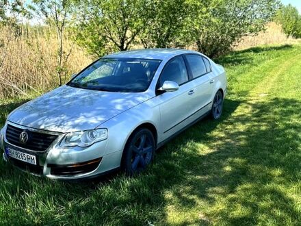 Фольксваген Пассат 2005 у Вознесенске на Automoto.ua Сірий Фольксваген Пассат, об'ємом двигуна 1.6 л та пробігом 215 тис. км за 5600 $, фото 1 на Automoto.ua