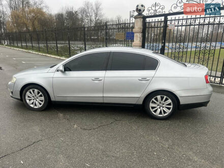Фольксваген Пассат 2005 у Макарове на Automoto.ua Сірий Фольксваген Пассат, об'ємом двигуна 2 л та пробігом 360 тис. км за 6000 $, фото 1 на Automoto.ua