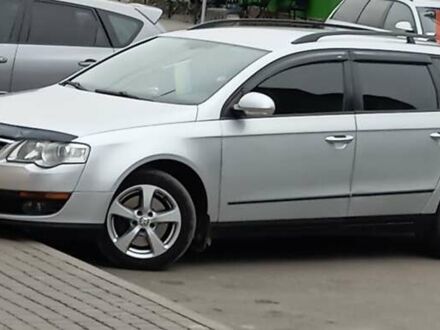 Серый Фольксваген Пассат, объемом двигателя 1.6 л и пробегом 275 тыс. км за 5600 $, фото 1 на Automoto.ua