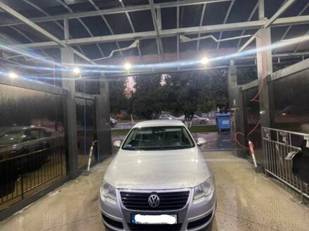 Серый Фольксваген Пассат, объемом двигателя 2 л и пробегом 280 тыс. км за 2200 $, фото 1 на Automoto.ua