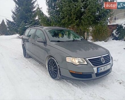 Серый Фольксваген Пассат, объемом двигателя 1.6 л и пробегом 220 тыс. км за 4000 $, фото 1 на Automoto.ua