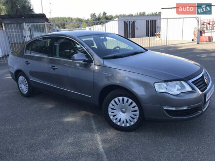 Серый Фольксваген Пассат, объемом двигателя 2 л и пробегом 208 тыс. км за 6800 $, фото 1 на Automoto.ua