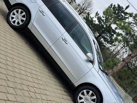 Серый Фольксваген Пассат, объемом двигателя 2 л и пробегом 292 тыс. км за 7000 $, фото 1 на Automoto.ua