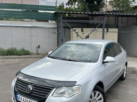 Серый Фольксваген Пассат, объемом двигателя 2 л и пробегом 330 тыс. км за 5500 $, фото 1 на Automoto.ua