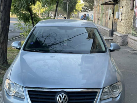 Серый Фольксваген Пассат, объемом двигателя 2 л и пробегом 304 тыс. км за 2300 $, фото 1 на Automoto.ua