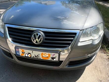 Серый Фольксваген Пассат, объемом двигателя 2 л и пробегом 246 тыс. км за 2450 $, фото 1 на Automoto.ua
