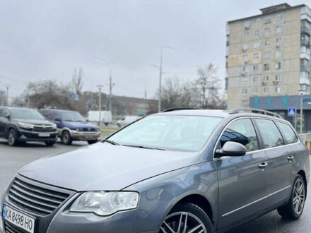 Фольксваген Пассат 2007 в Киеве на Automoto.ua Серый Фольксваген Пассат, объемом двигателя 1.9 л и пробегом 215 тыс. км за 8000 $, фото 1 на Automoto.ua