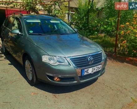 Серый Фольксваген Пассат, объемом двигателя 1.6 л и пробегом 249 тыс. км за 6650 $, фото 1 на Automoto.ua