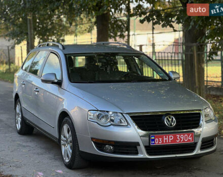 Фольксваген Пассат 2007 у Вознесенске на Automoto.ua Сірий Фольксваген Пассат, об'ємом двигуна 1.6 л та пробігом 185 тис. км за 6900 $, фото 1 на Automoto.ua