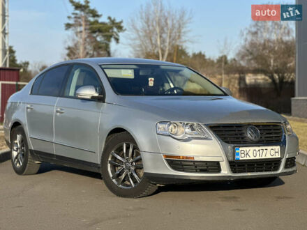 Фольксваген Пассат 2007 в Сарнах на Automoto.ua Серый Фольксваген Пассат, объемом двигателя 1.9 л и пробегом 320 тыс. км за 7000 $, фото 1 на Automoto.ua