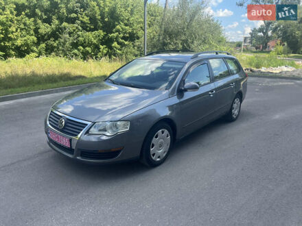 Фольксваген Пассат 2007 в Сарнах на Automoto.ua Серый Фольксваген Пассат, объемом двигателя 1.6 л и пробегом 241 тыс. км за 5100 $, фото 1 на Automoto.ua