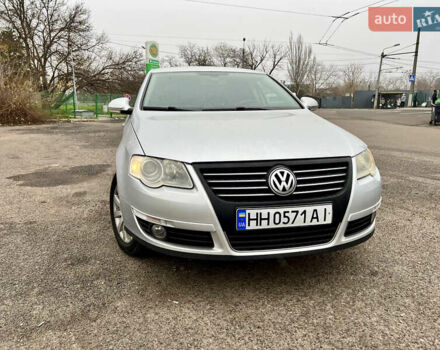 Сірий Фольксваген Пассат, об'ємом двигуна 1.8 л та пробігом 250 тис. км за 5800 $, фото 1 на Automoto.ua