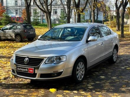 Серый Фольксваген Пассат, объемом двигателя 1.8 л и пробегом 258 тыс. км за 6890 $, фото 1 на Automoto.ua