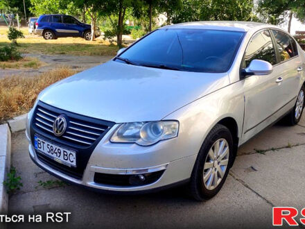 Серый Фольксваген Пассат, объемом двигателя 1.8 л и пробегом 245 тыс. км за 5000 $, фото 1 на Automoto.ua