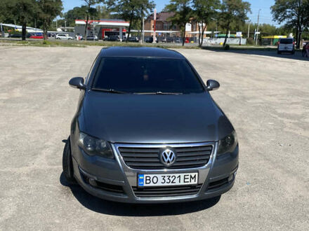 Серый Фольксваген Пассат, объемом двигателя 1.8 л и пробегом 300 тыс. км за 5400 $, фото 1 на Automoto.ua