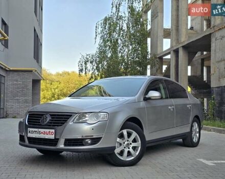 Серый Фольксваген Пассат, объемом двигателя 1.8 л и пробегом 240 тыс. км за 5999 $, фото 1 на Automoto.ua