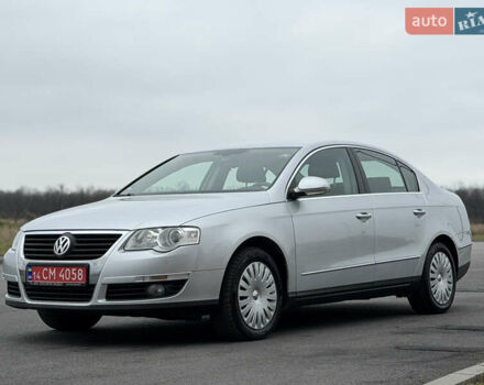 Сірий Фольксваген Пассат, об'ємом двигуна 1.6 л та пробігом 217 тис. км за 8999 $, фото 1 на Automoto.ua