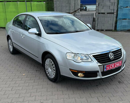 Серый Фольксваген Пассат, объемом двигателя 1.6 л и пробегом 194 тыс. км за 7999 $, фото 1 на Automoto.ua