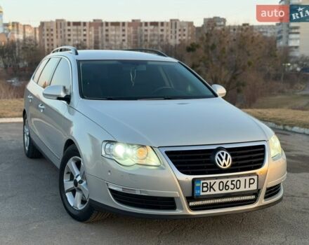 Серый Фольксваген Пассат, объемом двигателя 1.6 л и пробегом 300 тыс. км за 5850 $, фото 1 на Automoto.ua