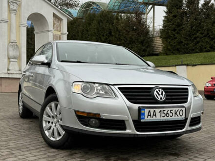 Серый Фольксваген Пассат, объемом двигателя 1.8 л и пробегом 277 тыс. км за 5000 $, фото 1 на Automoto.ua