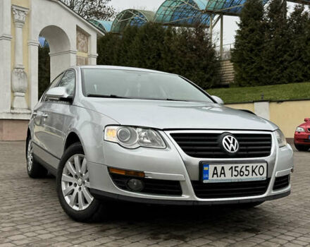 Серый Фольксваген Пассат, объемом двигателя 1.8 л и пробегом 277 тыс. км за 5000 $, фото 1 на Automoto.ua