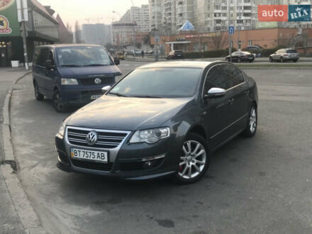 Серый Фольксваген Пассат, объемом двигателя 1.8 л и пробегом 171 тыс. км за 8700 $, фото 1 на Automoto.ua