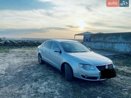 Серый Фольксваген Пассат, объемом двигателя 1.8 л и пробегом 210 тыс. км за 6700 $, фото 1 на Automoto.ua