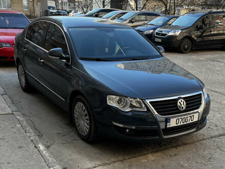 Фольксваген Пассат 2010 в Сумах на Automoto.ua Серый Фольксваген Пассат, объемом двигателя 1.6 л и пробегом 126 тыс. км за 9500 $, фото 1 на Automoto.ua