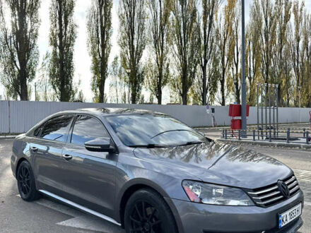 Серый Фольксваген Пассат, объемом двигателя 2.5 л и пробегом 220 тыс. км за 10500 $, фото 1 на Automoto.ua