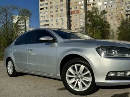 Серый Фольксваген Пассат, объемом двигателя 1.8 л и пробегом 134 тыс. км за 10500 $, фото 1 на Automoto.ua
