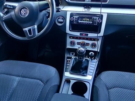 Серый Фольксваген Пассат, объемом двигателя 1.8 л и пробегом 176 тыс. км за 8700 $, фото 1 на Automoto.ua