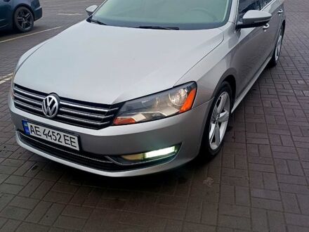 Серый Фольксваген Пассат, объемом двигателя 2.5 л и пробегом 176 тыс. км за 9000 $, фото 1 на Automoto.ua