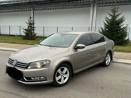 Серый Фольксваген Пассат, объемом двигателя 2 л и пробегом 250 тыс. км за 9700 $, фото 1 на Automoto.ua