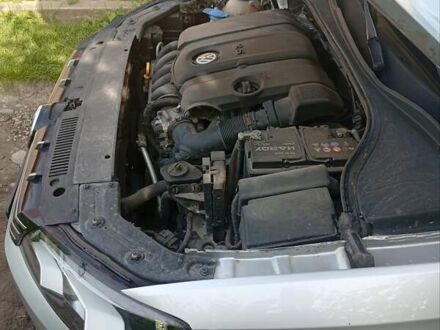 Серый Фольксваген Пассат, объемом двигателя 2.5 л и пробегом 229 тыс. км за 8550 $, фото 1 на Automoto.ua