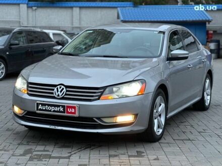 Серый Фольксваген Пассат, объемом двигателя 2.5 л и пробегом 156 тыс. км за 10990 $, фото 1 на Automoto.ua