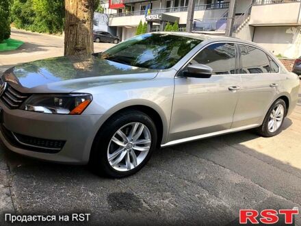 Серый Фольксваген Пассат, объемом двигателя 1.8 л и пробегом 220 тыс. км за 12500 $, фото 1 на Automoto.ua