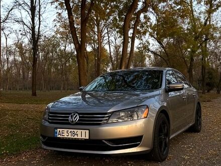 Серый Фольксваген Пассат, объемом двигателя 2.5 л и пробегом 290 тыс. км за 10500 $, фото 1 на Automoto.ua