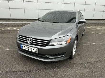 Серый Фольксваген Пассат, объемом двигателя 2.5 л и пробегом 221 тыс. км за 10000 $, фото 1 на Automoto.ua