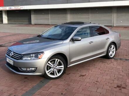 Фольксваген Пассат 2013 в Киеве на Automoto.ua Серый Фольксваген Пассат, объемом двигателя 1.97 л и пробегом 156 тыс. км за 12800 $, фото 1 на Automoto.ua