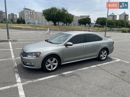 Серый Фольксваген Пассат, объемом двигателя 2.5 л и пробегом 196 тыс. км за 10500 $, фото 1 на Automoto.ua