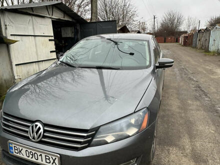 Серый Фольксваген Пассат, объемом двигателя 2.5 л и пробегом 276 тыс. км за 7999 $, фото 1 на Automoto.ua