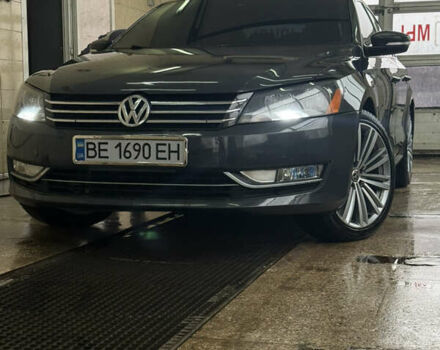 Серый Фольксваген Пассат, объемом двигателя 1.8 л и пробегом 145 тыс. км за 12800 $, фото 1 на Automoto.ua