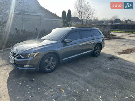 Серый Фольксваген Пассат, объемом двигателя 1.6 л и пробегом 335 тыс. км за 12900 $, фото 1 на Automoto.ua