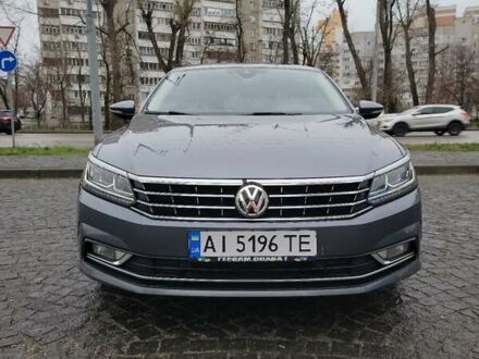 Серый Фольксваген Пассат, объемом двигателя 1.8 л и пробегом 220 тыс. км за 13500 $, фото 1 на Automoto.ua