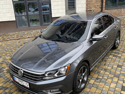 Серый Фольксваген Пассат, объемом двигателя 1.8 л и пробегом 245 тыс. км за 12500 $, фото 1 на Automoto.ua