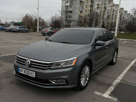 Серый Фольксваген Пассат, объемом двигателя 1.8 л и пробегом 180 тыс. км за 12800 $, фото 1 на Automoto.ua